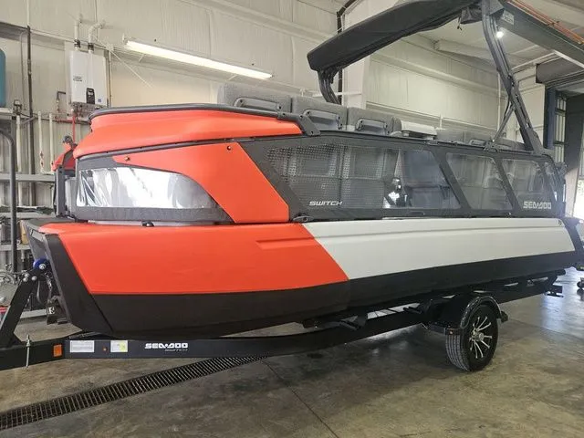 Slide: The Image of Sea-Doo Switch® Cruise 21-230 hp 2023 - 1