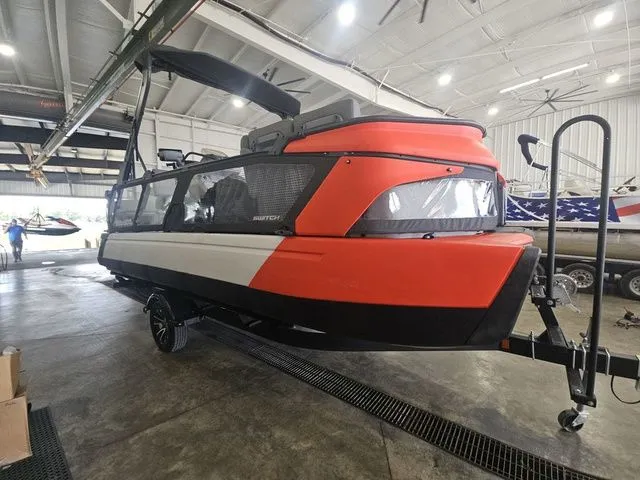 Slide: The Image of Sea-Doo Switch® Cruise 21-230 hp 2023 - 2