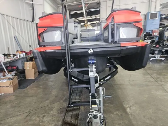 Slide: The Image of Sea-Doo Switch® Cruise 21-230 hp 2023 - 3