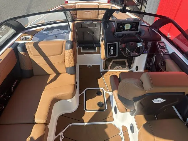 Slide: The Image of Malibu M220 2023 - 12