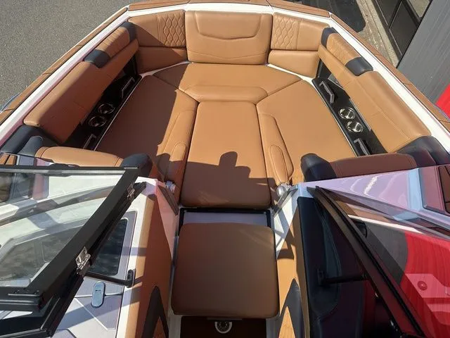 Slide: The Image of Malibu M220 2023 - 13