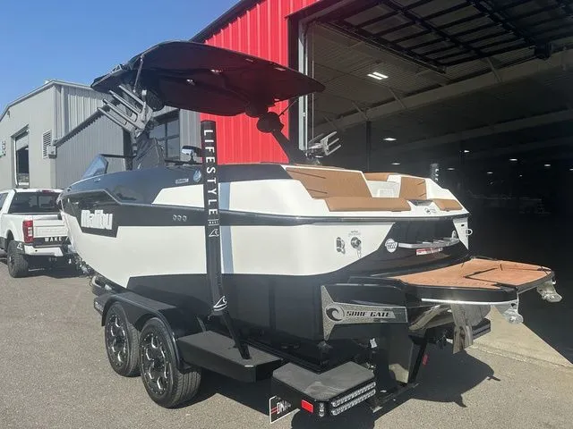 Slide: The Image of Malibu M220 2023 - 3