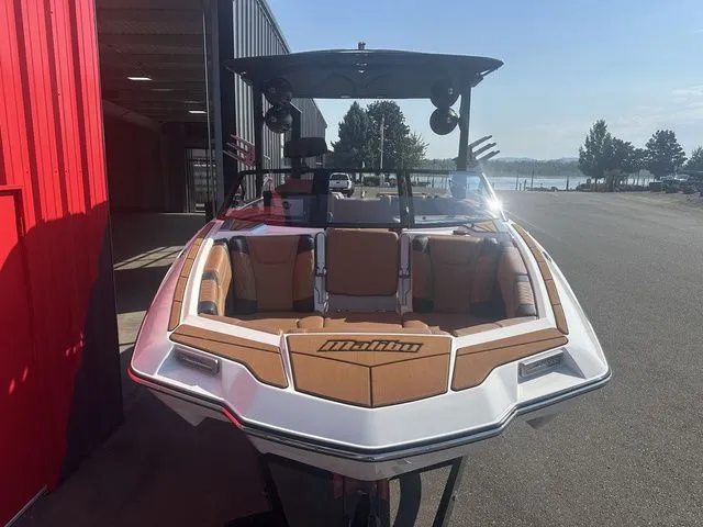 Slide: The Image of Malibu M220 2023 - 4