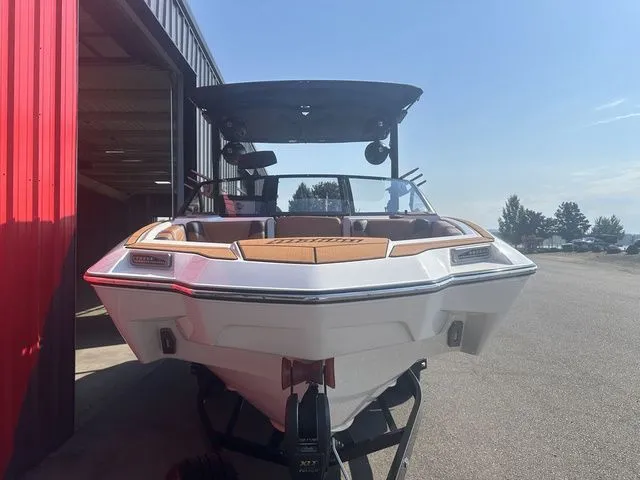 Slide: The Image of Malibu M220 2023 - 5