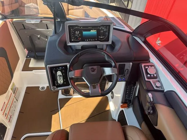 Slide: The Image of Malibu M220 2023 - 7