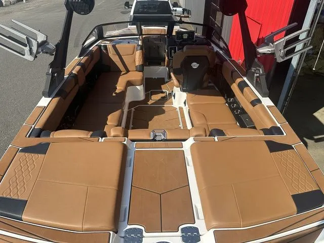 Slide: The Image of Malibu M220 2023 - 9