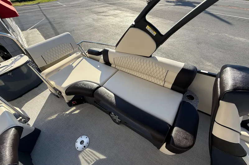 Slide: The Image of Luxurious seating on 2025 Avalon 2785 Excalibur LTD, featuring elegant upholstery and modern design. - 24