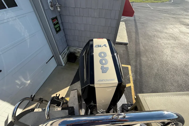 Slide: The Image of 2025 Avalon 2785 Excalibur with Mercury 400hp V-10 engine, parked near a building. - 29