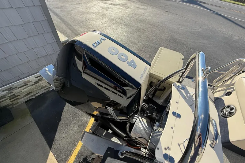 Slide: The Image of 2025 Avalon 2785 Excalibur LTD with Mercury 400hp V-10 engine, high-performance tri-toon boat. - 30