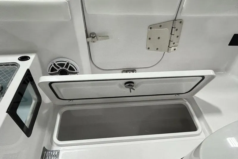 Slide: The Image of 2026 Sportsman Heritage 321 Center Console steering wheel and control panel. - 23