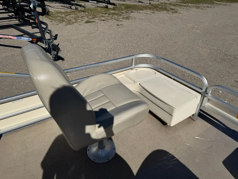 Slide: The Image of Sweetwater 2222 DF Pontoon 2004 - 11