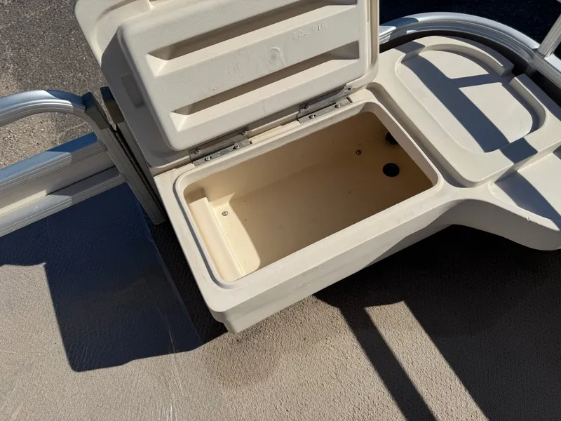 Slide: The Image of Sweetwater 2222 DF Pontoon 2004 - 14