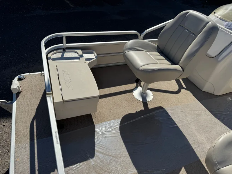 Slide: The Image of Sweetwater 2222 DF Pontoon 2004 - 15
