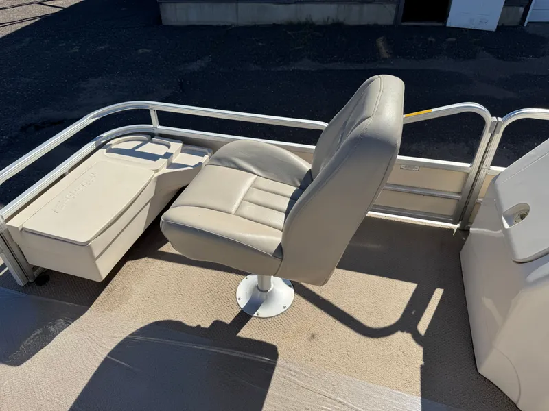 Slide: The Image of Sweetwater 2222 DF Pontoon 2004 - 16