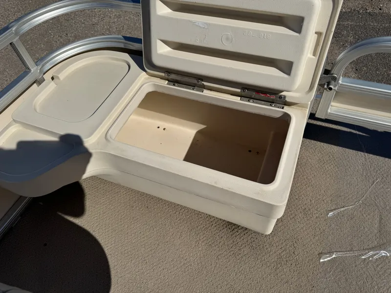 Slide: The Image of Sweetwater 2222 DF Pontoon 2004 - 19