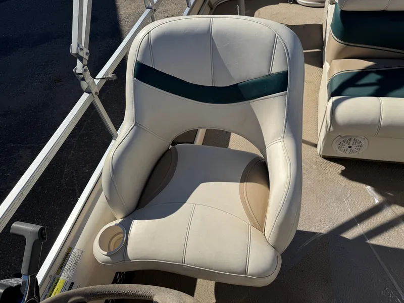 Slide: The Image of Sweetwater 2222 DF Pontoon 2004 - 23