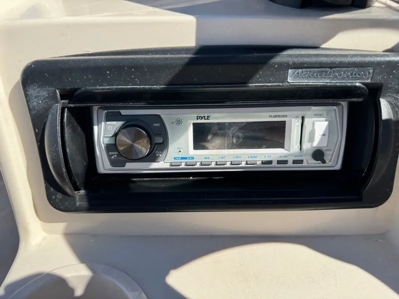 Slide: The Image of Sweetwater 2222 DF Pontoon 2004 - 27