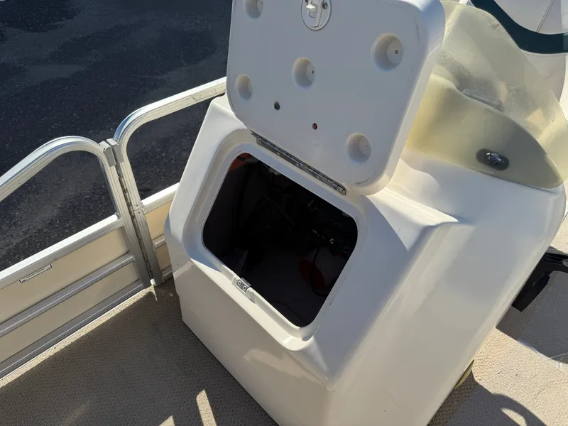 Slide: The Image of Sweetwater 2222 DF Pontoon 2004 - 28