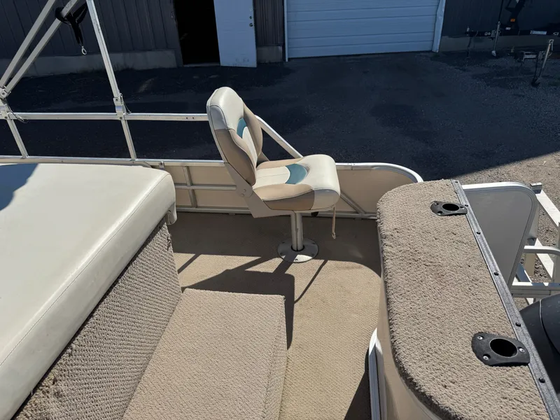 Slide: The Image of Sweetwater 2222 DF Pontoon 2004 - 46