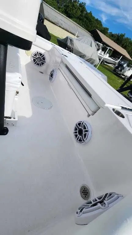 Slide: The Image of Sea Fox 248 Commander 2026 - 15