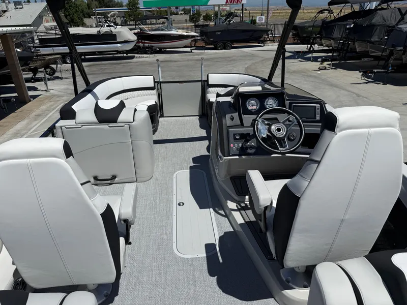 Slide: The Image of Interior of 2026 Avalon 25' Catalina Platinum Quad Lounge. - 10