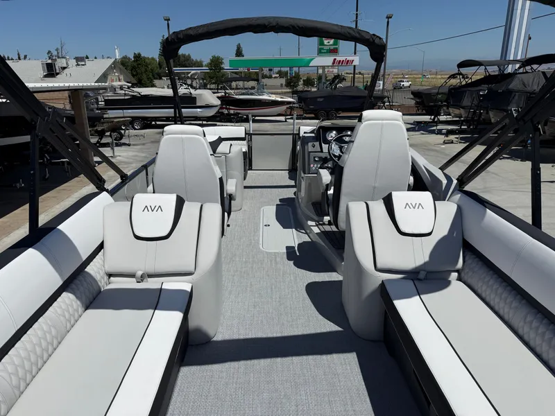 Slide: The Image of Interior of 2026 Avalon 25' Catalina Platinum Quad Lounge. - 11