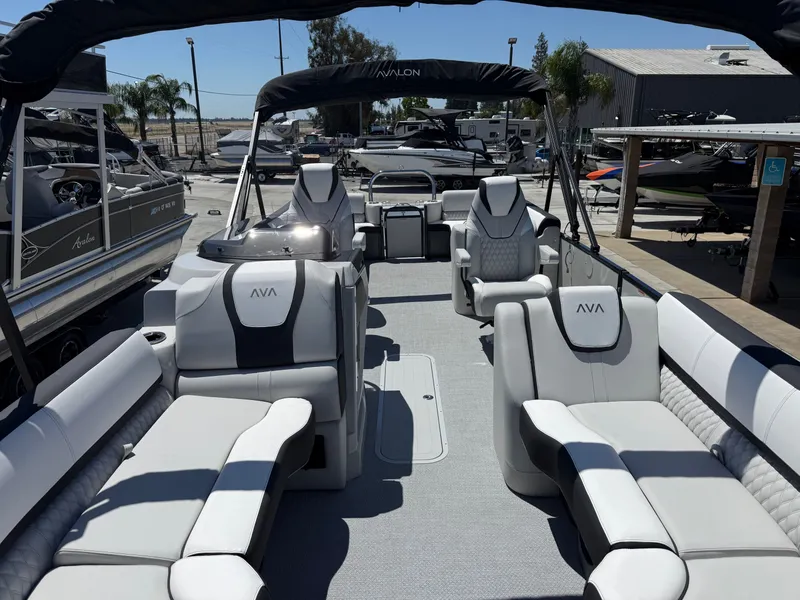 Slide: The Image of Luxurious Avalon 25' Catalina Platinum Quad Lounge boat, 2026 model. - 6