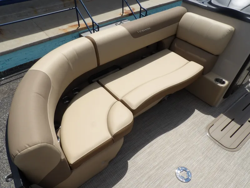 Slide: The Image of Veranda VR22RC 2026 - 12