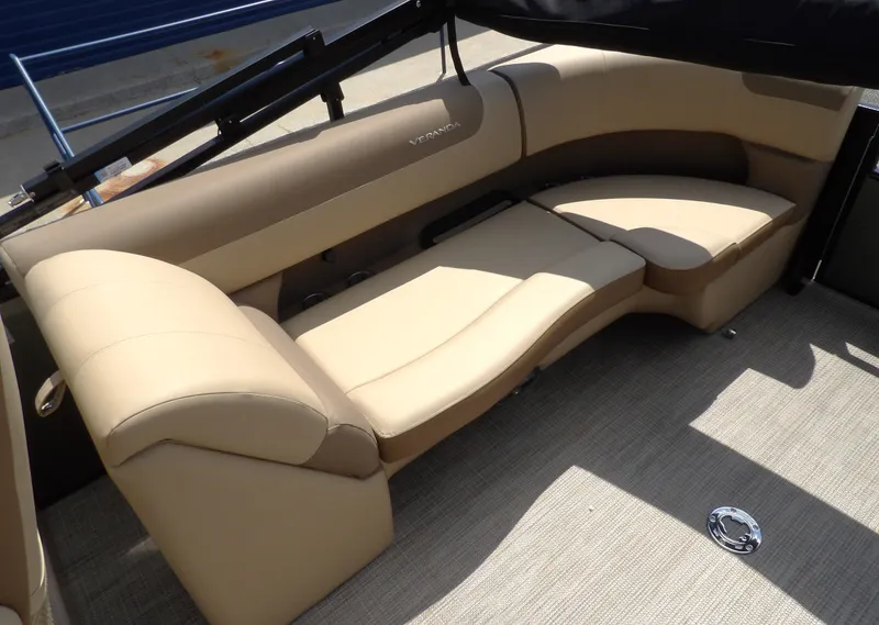 Slide: The Image of Veranda VR22RC 2026 - 17