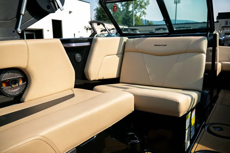 Slide: The Image of MasterCraft NXT20 2023 - 10