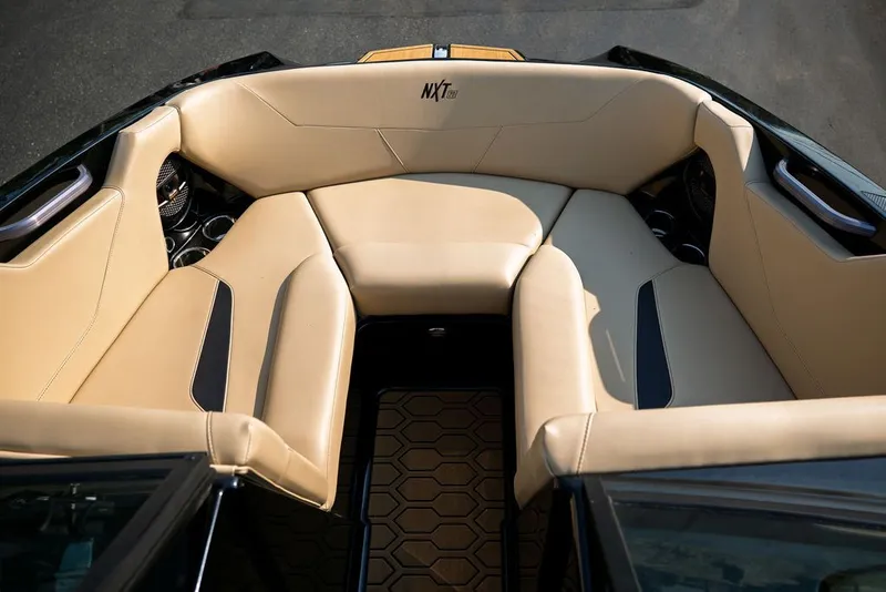 Slide: The Image of MasterCraft NXT20 2023 - 13