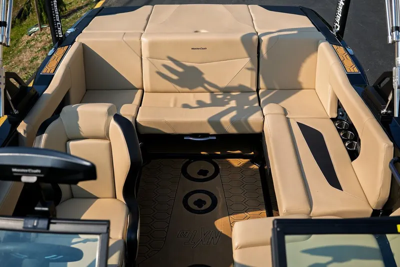 Slide: The Image of MasterCraft NXT20 2023 - 15