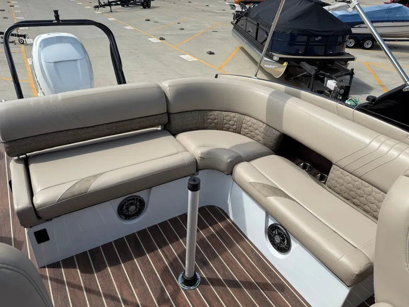 Slide: The Image of Crest Caribbean Platinum 2020 - 10