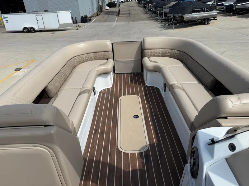 Slide: The Image of Crest Caribbean Platinum 2020 - 15