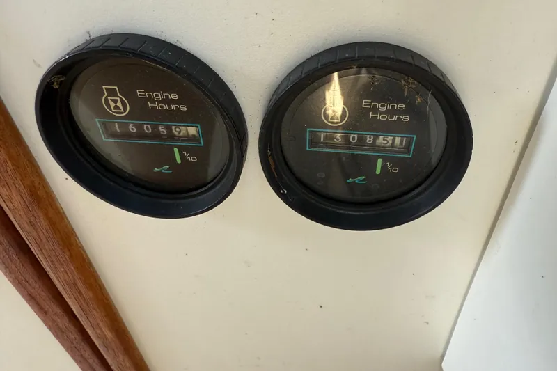 Slide: The Image of Engine hour meters on 1989 Sea Ray 300 Weekender, showing 1605.9 and 1308.5 hours. - 27