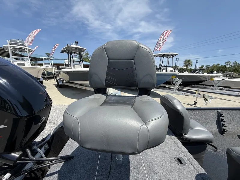 Slide: The Image of Tracker Bass Tracker Classic XL 2024 - 3