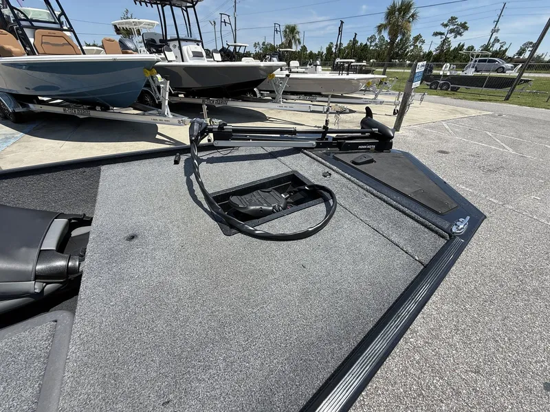 Slide: The Image of Tracker Bass Tracker Classic XL 2024 - 8