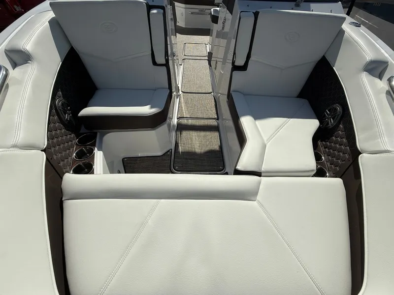 Slide: The Image of Cobalt R6 Surf 2025 - 567