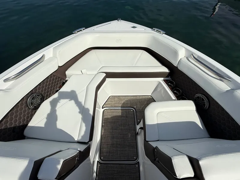 Slide: The Image of Cobalt R6 Surf 2025 - 586