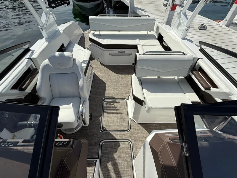 Slide: The Image of Cobalt R6 Surf 2025 - 589