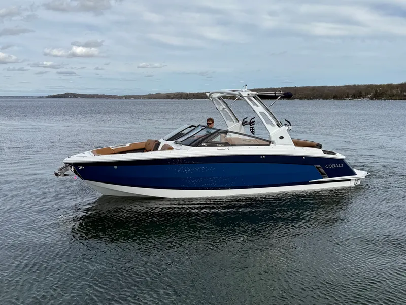 Slide: The Image of Cobalt R6 Surf 2025 - 1