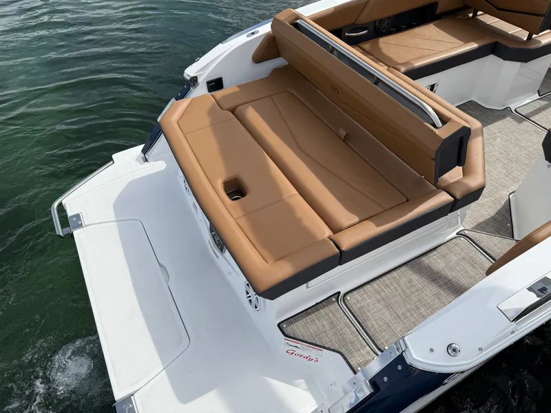 Slide: The Image of Cobalt R6 Surf 2025 - 605