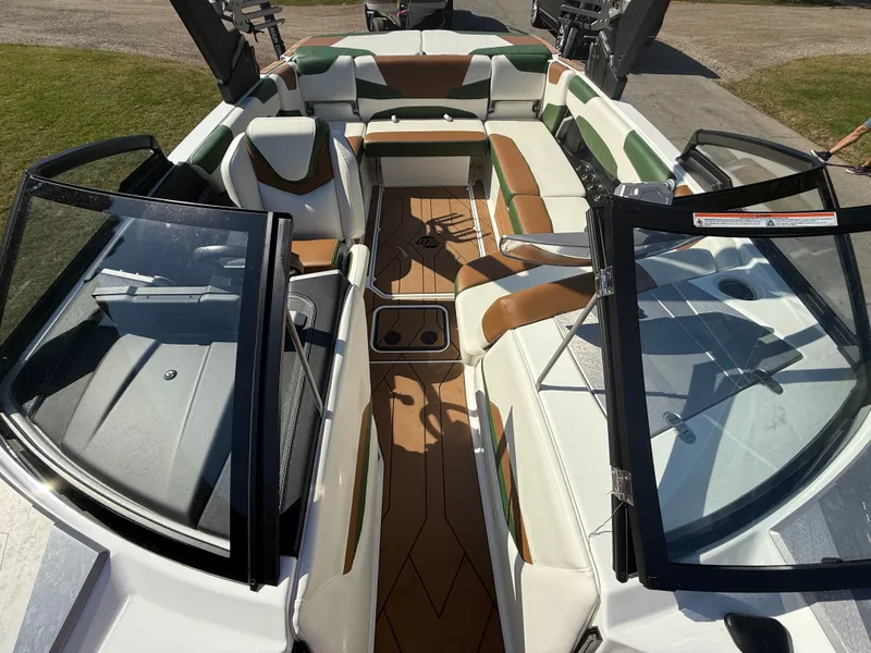 Slide: The Image of Malibu Wakesetter 22 LSV 2022 - 656