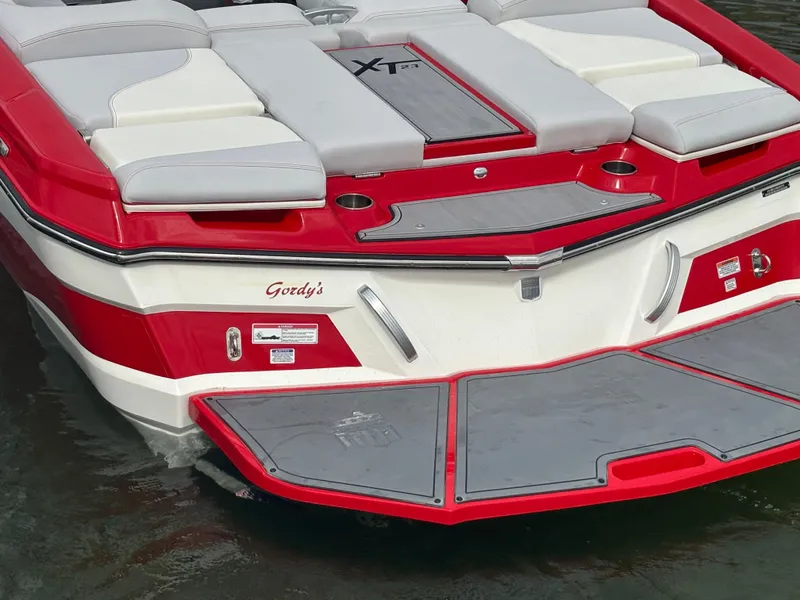 Slide: The Image of MasterCraft XT23 2019 - 226
