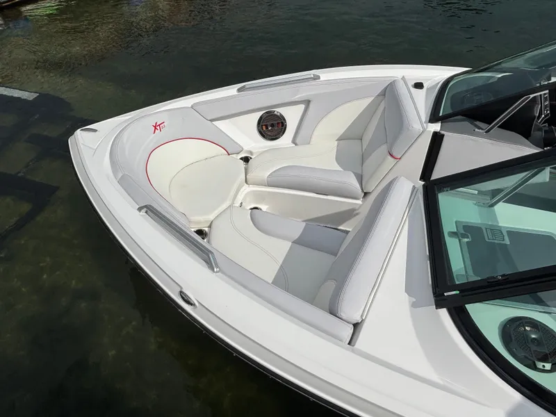 Slide: The Image of MasterCraft XT23 2019 - 247