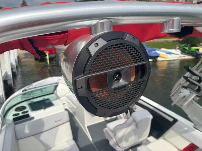 Slide: The Image of MasterCraft XT23 2019 - 252