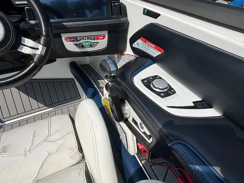 Slide: The Image of Nautique Super Air Nautique G23 2017 - 400