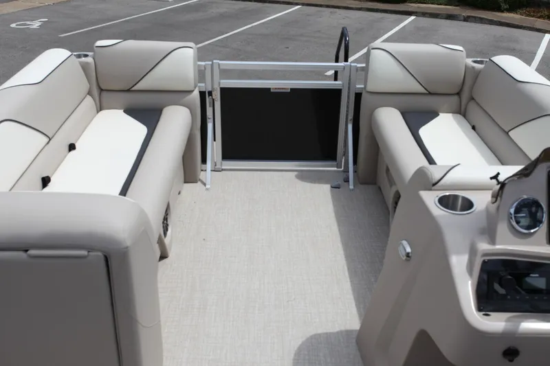 Slide: The Image of Avalon 2180 Venture QL 2026 - 3