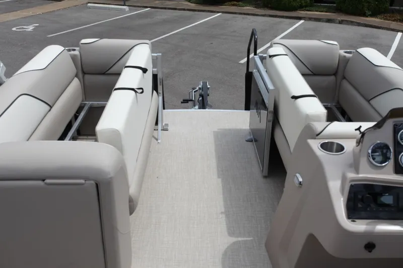 Slide: The Image of Avalon 2180 Venture QL 2026 - 4