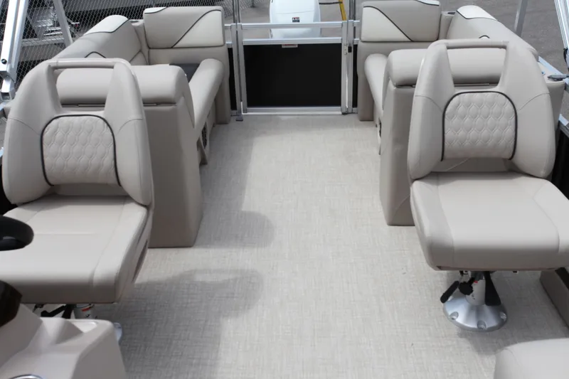 Slide: The Image of Avalon 2180 Venture QL 2026 - 8